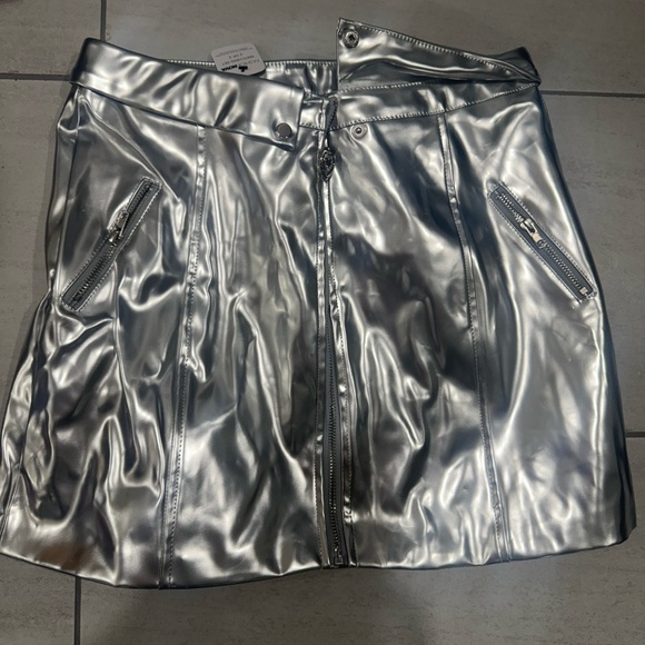 Silver Metallic Skirt - Picture 1 of 1